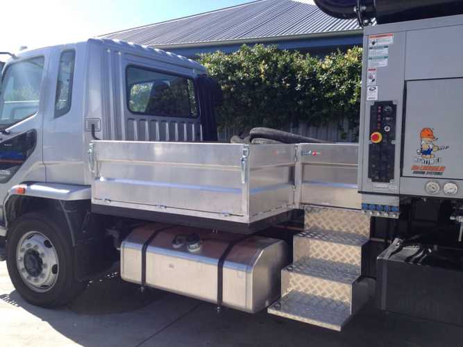 Vehicle-Tray-Commercial-Aluminium-Custom-Made-Cutting-and-Folding-Fabrication-Welding-_1-1024x768.jpg
